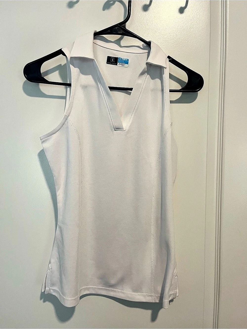 PGA TOUR Airflux Sleeveless V-Neck Golf Polo Sleeveless Golf Top White XS